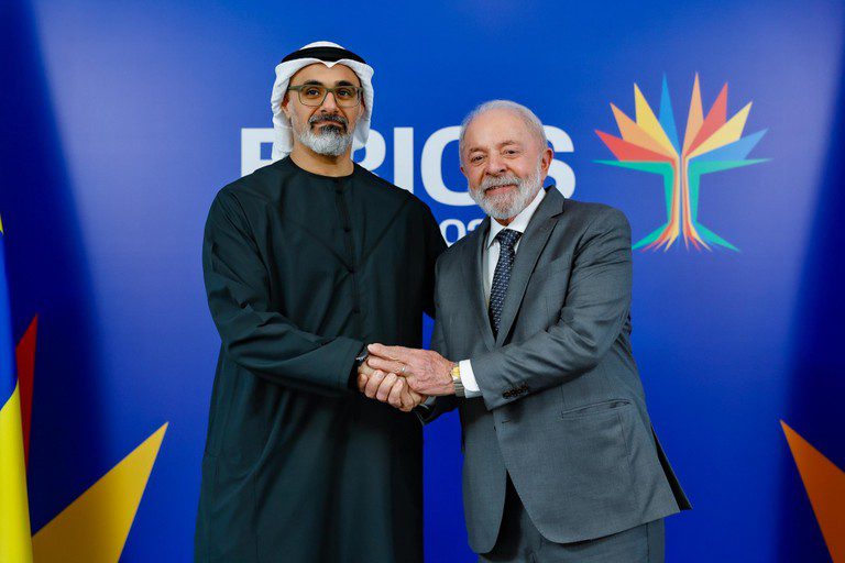 Lula aborda investimentos e mudança do clima com príncipe herdeiro de Abu Dhabi Lula aborda investimentos e mudança do clima com príncipe herdeiro de Abu Dhabi