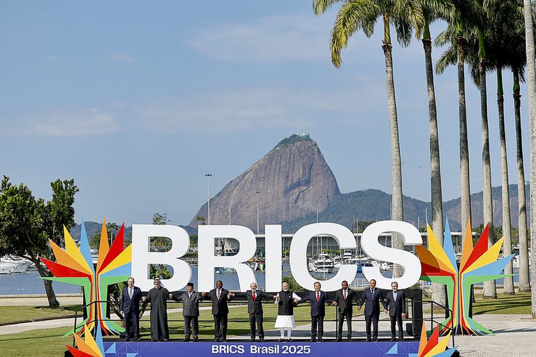 Lula abre Cúpula do Brics com apelo por investimentos para a paz e segurança Lula abre Cúpula do Brics com apelo por investimentos para a paz e segurança
