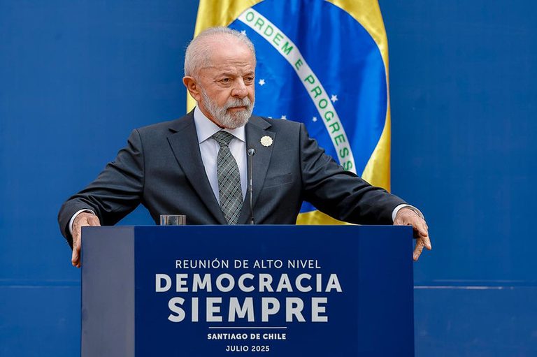 Lula afirma que manutenção da democracia exige superar desigualdades sociais Lula afirma que manutenção da democracia exige superar desigualdades sociais
