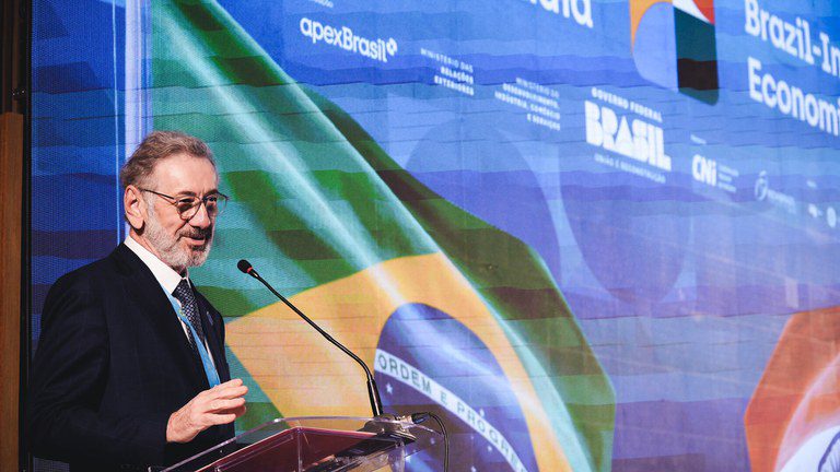 Lula pede ampliação do comércio com a Índia e destaca parceria em energias renováveis Lula pede ampliação do comércio com a Índia e destaca parceria em energias renováveis