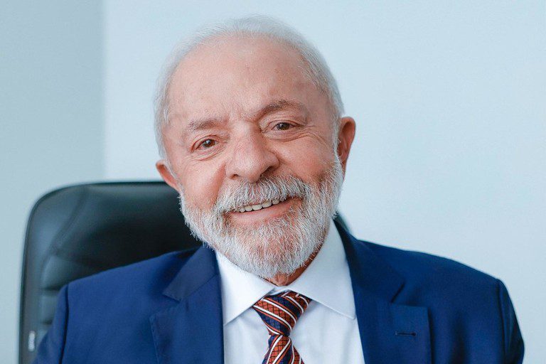 Lula celebra saída do Brasil do Mapa da Fome em telefonema com presidente da FAO Lula celebra saída do Brasil do Mapa da Fome em telefonema com presidente da FAO