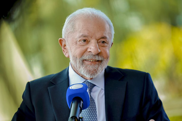 Lula fala do tarifaço: 'Eu gosto do Brasil, sou brasileiro e não desisto nunca' Lula fala do tarifaço: 'Eu gosto do Brasil, sou brasileiro e não desisto nunca'