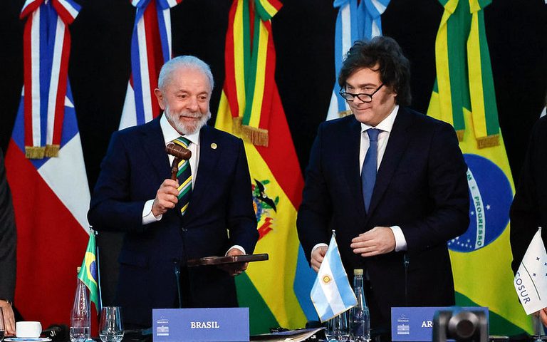 Lula lista prioridades no Mercosul e diz 'cabe a nós decidir: ser grandes ou pequenos' Lula lista prioridades no Mercosul e diz 'cabe a nós decidir: ser grandes ou pequenos'