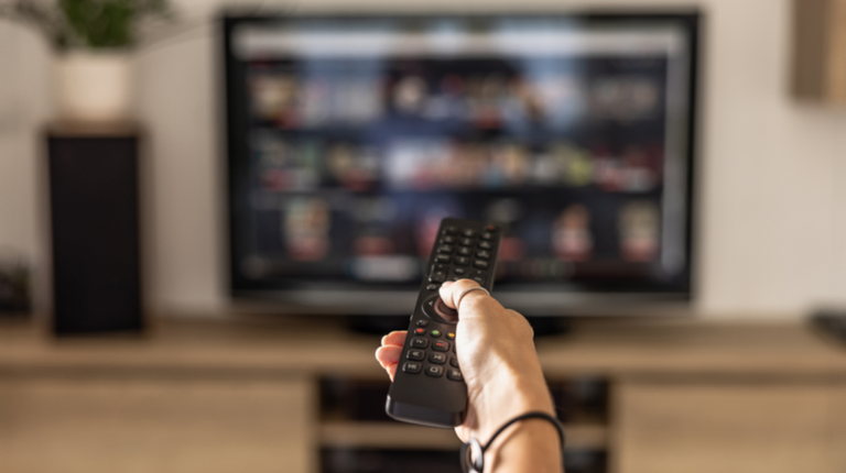 Mais da metade dos brasileiros acessa a internet pela TV Mais da metade dos brasileiros acessa a internet pela TV