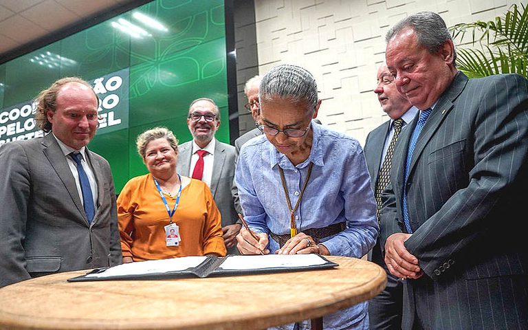Marina defende parceria de governo e setor privado para reforçar proteção ambiental Marina defende parceria de governo e setor privado para reforçar proteção ambiental