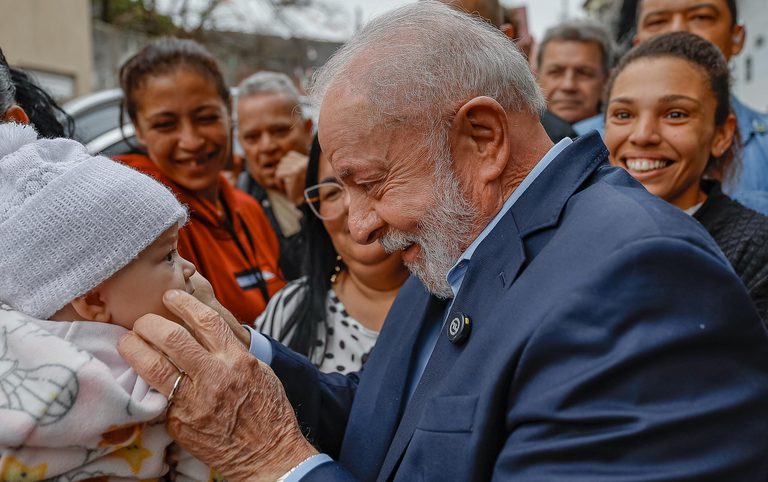 Nova etapa do Periferia Viva: 'O que importa é o compromisso com o povo', diz Lula Nova etapa do Periferia Viva: 'O que importa é o compromisso com o povo', diz Lula