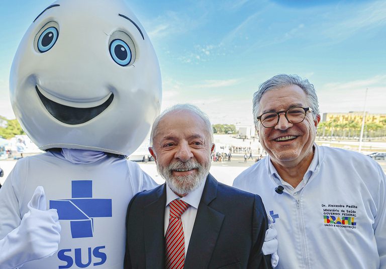 Pacientes do SUS poderão ser atendidos por planos de saúde a partir de agosto Pacientes do SUS poderão ser atendidos por planos de saúde a partir de agosto