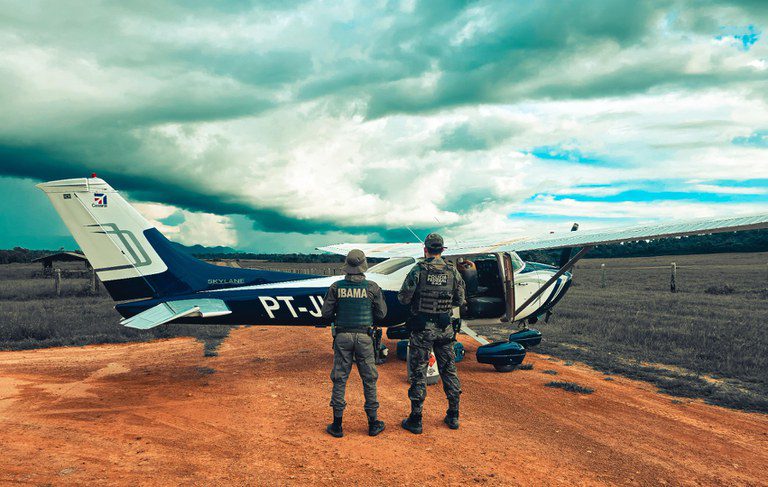 Polícia Federal intercepta aeronave ligada a garimpo ilegal em Roraima Polícia Federal intercepta aeronave ligada a garimpo ilegal em Roraima