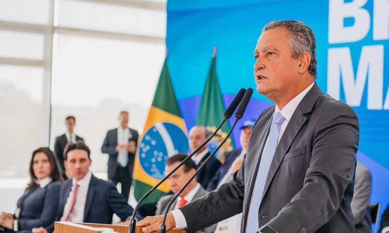 Rui Costa defende confiança, união, firmeza e serenidade diante do tarifaço