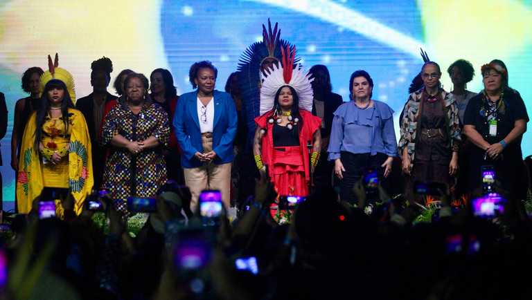 1ª Conferência Nacional das Mulheres Indígenas tem início com debates sobre território e justiça climática 1ª Conferência Nacional das Mulheres Indígenas tem início com debates sobre território e justiça climática