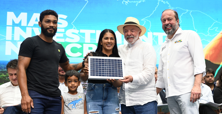 Minas e Energia anuncia R$ 250 milhões para ampliar Luz para Todos no Acre Minas e Energia anuncia R$ 250 milhões para ampliar Luz para Todos no Acre