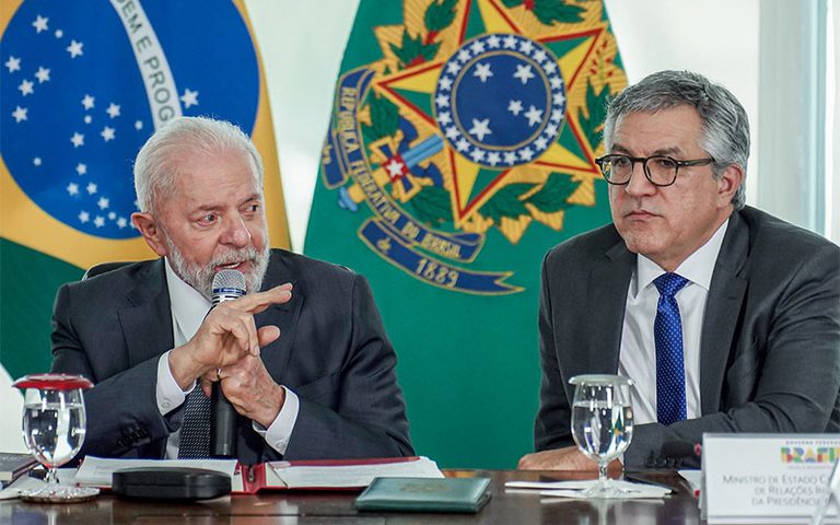 Após sanção dos EUA, Padilha diz que ataques não vão abalar o Mais Médicos