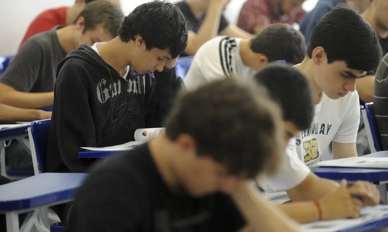 BC vai levar educação financeira a estudantes do ensino médio de todo o País BC vai levar educação financeira a estudantes do ensino médio de todo o País
