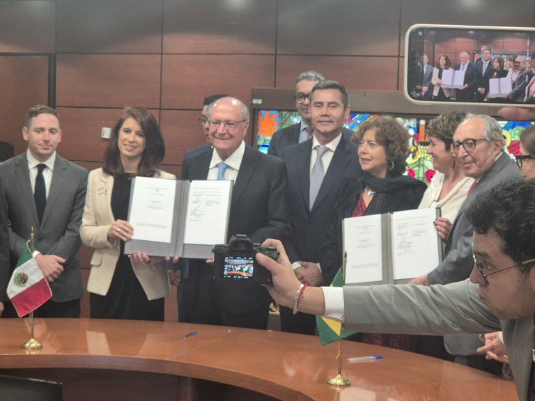 Brasil e México firmam acordos em vacinas com RNA mensageiro e regulação sanitária Brasil e México firmam acordos em vacinas com RNA mensageiro e regulação sanitária