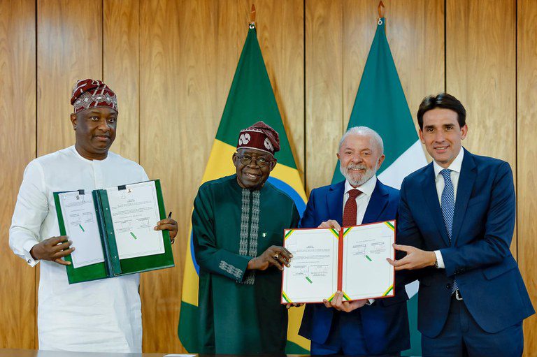 Brasil e Nigéria assinam Acordo de Céus Abertos durante visita presidencial Brasil e Nigéria assinam Acordo de Céus Abertos durante visita presidencial