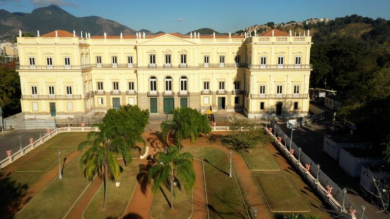 Caminhos da Reportagem traz bastidores da reconstrução do Museu Nacional, no Rio