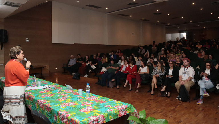 Em Londrina, ministra Márcia Lopes encerra III Simpósio sobre Feminicídios na UEL Em Londrina, ministra Márcia Lopes encerra III Simpósio sobre Feminicídios na UEL