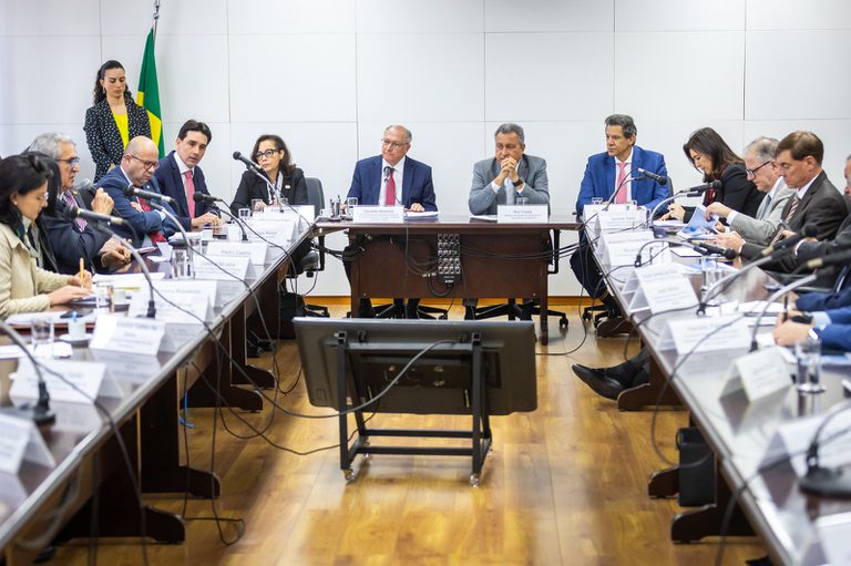 Fazenda leva ao Planalto medidas para proteger empresas e empregos do tarifaço