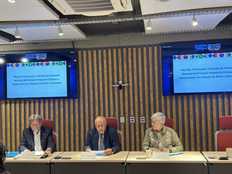 Governo avança no Protocolo Nacional de Proteção Integral de crianças e adolescentes em situação de risco e desastres Governo avança no Protocolo Nacional de Proteção Integral de crianças e adolescentes em situação de risco e desastres
