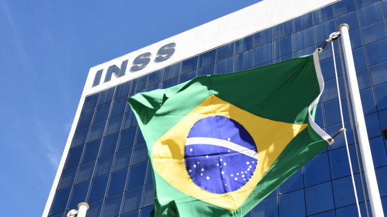 Governo Federal já devolveu mais de R$ 1 bilhão a aposentados e pensionistas Governo Federal já devolveu mais de R$ 1 bilhão a aposentados e pensionistas
