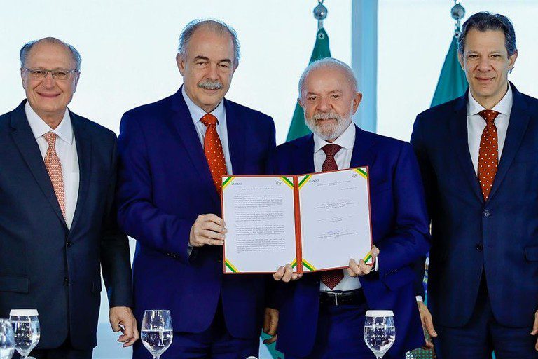 Governo lança linha de R$ 12 bi para renovar parque industrial brasileiro com tecnologias 4.0