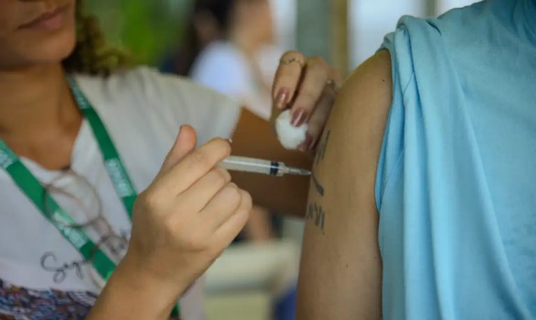 InfoGripe aponta aumento de casos de síndrome respiratória grave por Covid-19 em quatro estados InfoGripe aponta aumento de casos de síndrome respiratória grave por Covid-19 em quatro estados