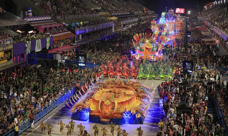 Iphan avalia formalizar desfiles da Marquês de Sapucaí como Patrimônio Cultural do Brasil Iphan avalia formalizar desfiles da Marquês de Sapucaí como Patrimônio Cultural do Brasil