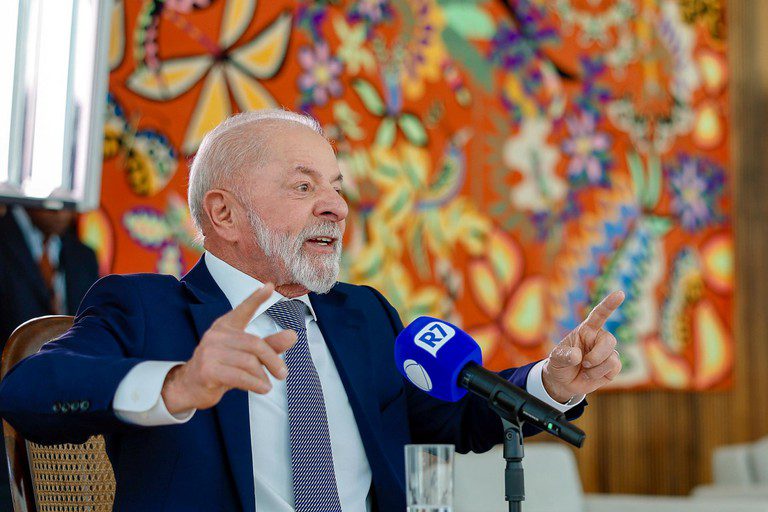 Lula: “Estamos colocando o pobre no Orçamento e o rico no Imposto de Renda” Lula: “Estamos colocando o pobre no Orçamento e o rico no Imposto de Renda”