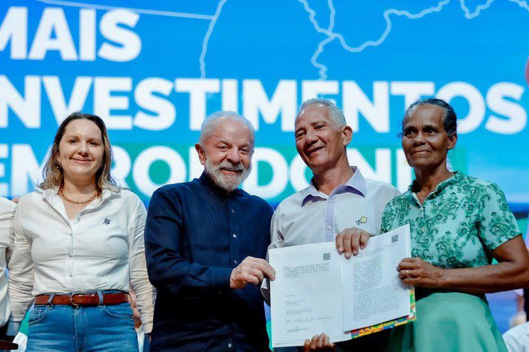 Lula anuncia investimentos em Rondônia: 'Imensa alegria de voltar a esse estado' Lula anuncia investimentos em Rondônia: 'Imensa alegria de voltar a esse estado'
