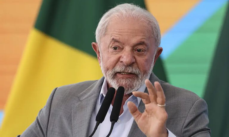 Lula diz que Brasil precisa defender interesses estratégicos nas negociações com os EUA Lula diz que Brasil precisa defender interesses estratégicos nas negociações com os EUA