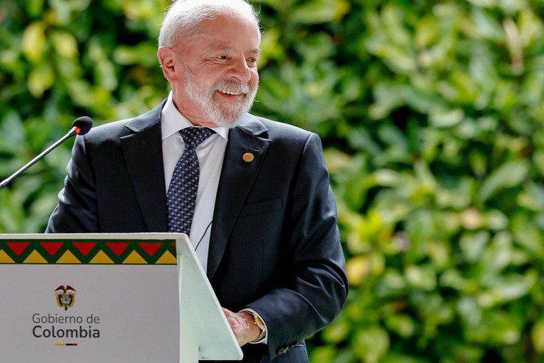Lula: “É possível fazer com que a floresta valha mais em pé do que derrubada”