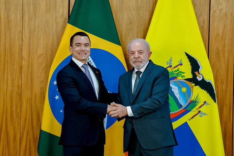 Lula recebe presidente do Equador e diz que autonomia é sinônimo de diversificação de parcerias Lula recebe presidente do Equador e diz que autonomia é sinônimo de diversificação de parcerias