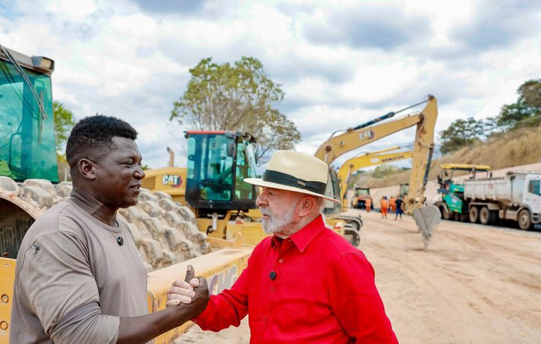 Em Minas Gerais, Lula inaugura obras e faz anúncio de projetos de mobilidade. Assista