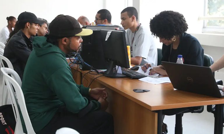 Diversidade no serviço público: MGI busca ampliar presença de mulheres negras em espaços de decisão Diversidade no serviço público: MGI busca ampliar presença de mulheres negras em espaços de decisão