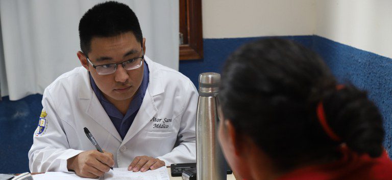 Mais Médicos: 1.500 profissionais chegam a 987 municípios e 23 distritos indígenas Mais Médicos: 1.500 profissionais chegam a 987 municípios e 23 distritos indígenas
