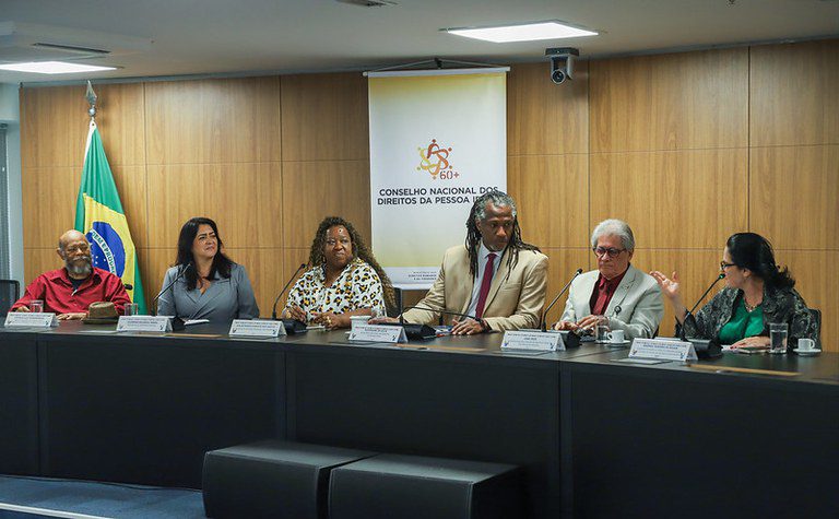 Novos membros do Conselho Nacional dos Direitos da Pessoa Idosa tomam posse Novos membros do Conselho Nacional dos Direitos da Pessoa Idosa tomam posse