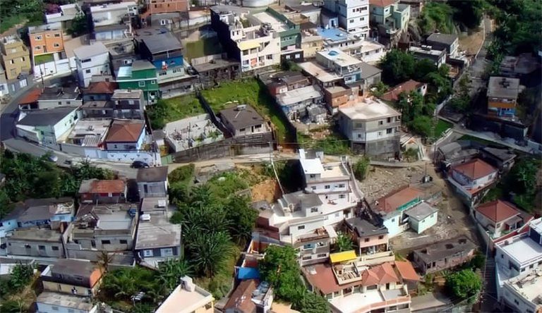 Ministério das Cidades apresenta soluções para famílias prejudicadas por incêndio em Santos (SP)