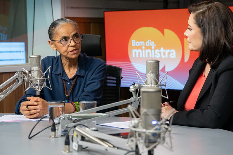 Ministra destaca redução nas taxas de desmatamento Ministra destaca redução nas taxas de desmatamento