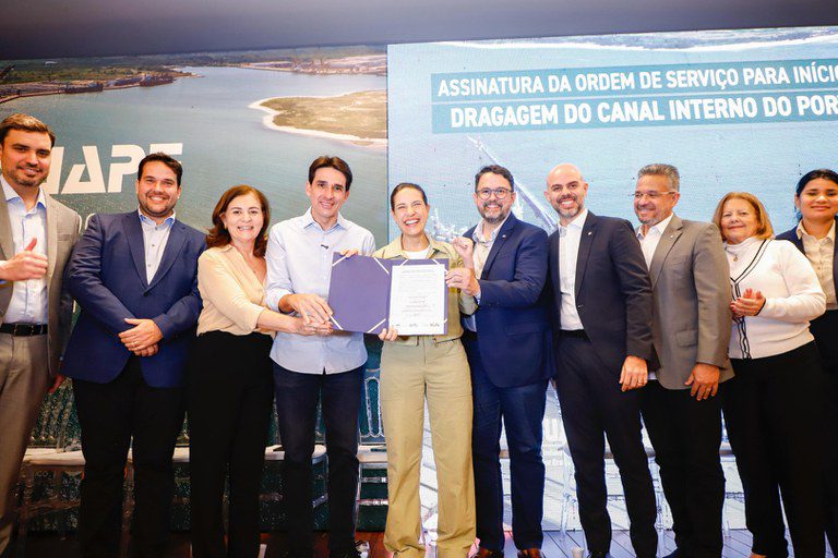 Silvio Costa Filho autoriza início da dragagem do canal interno de Suape Silvio Costa Filho autoriza início da dragagem do canal interno de Suape