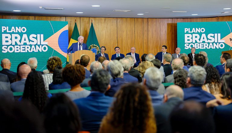MTE cria Câmara Nacional para acompanhar e preservar empregos diante de tarifaço