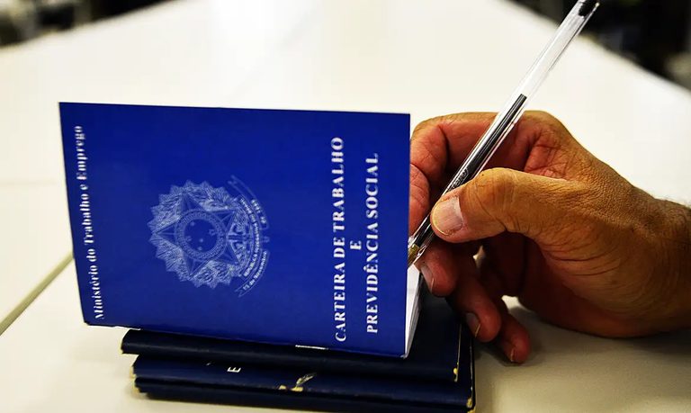 Perdeu sua carteira de trabalho? MTE devolve 39 mil carteiras físicas perdidas ou roubadas Perdeu sua carteira de trabalho? MTE devolve 39 mil carteiras físicas perdidas ou roubadas