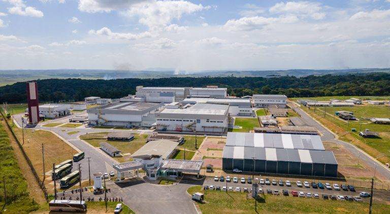 Presidente Lula participa da inauguração de fábrica de hemoderivados da Hemobrás. Assista