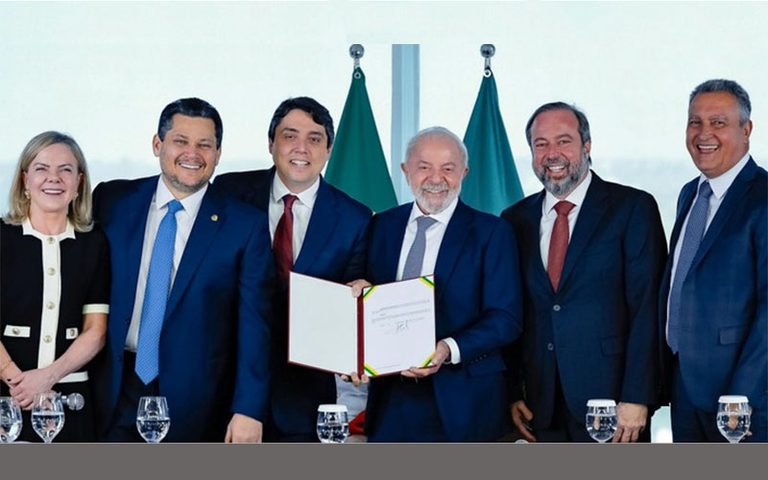 Presidente dá posse a novos diretores de agências reguladoras Presidente dá posse a novos diretores de agências reguladoras