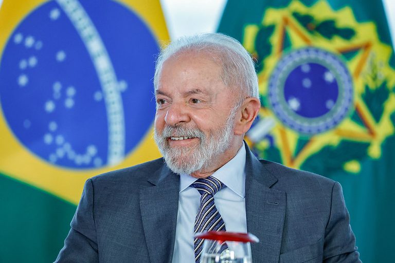 Presidente Lula anuncia mais de R$ 1 bilhão de investimentos para o Acre. Assista Presidente Lula anuncia mais de R$ 1 bilhão de investimentos para o Acre. Assista