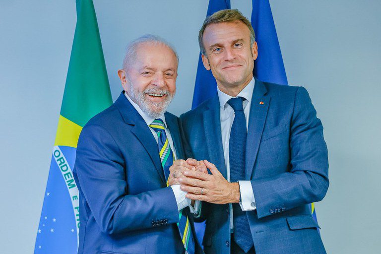 Lula conversa por telefone com o presidente da França, Emmanuel Macron Lula conversa por telefone com o presidente da França, Emmanuel Macron