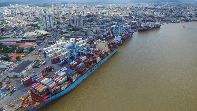 Projeto prevê navios de 400 metros operando no Porto de Itajaí Projeto prevê navios de 400 metros operando no Porto de Itajaí