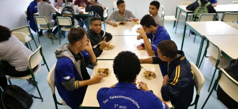 Ações do Ministério da Saúde incentivam alimentação adequada e saudável nas escolas Ações do Ministério da Saúde incentivam alimentação adequada e saudável nas escolas