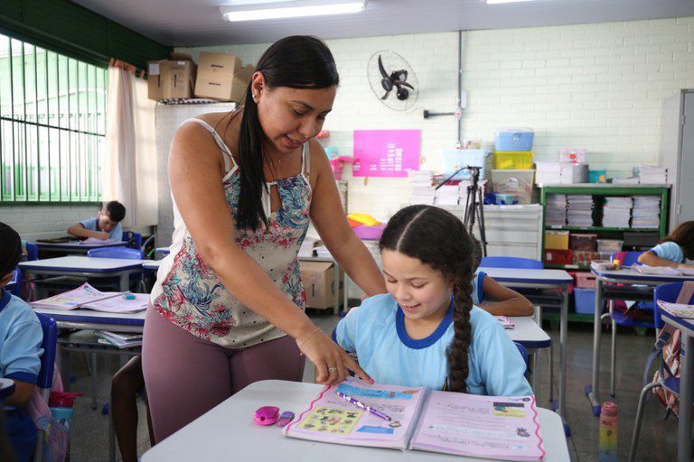 Salário-Educação já repassou R$ 14,6 bi a estados e municípios em 2025 Salário-Educação já repassou R$ 14,6 bi a estados e municípios em 2025