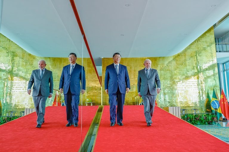 Xi Jinping afirma que parceria com Brasil é exemplo de luta contra unilateralismo Xi Jinping afirma que parceria com Brasil é exemplo de luta contra unilateralismo