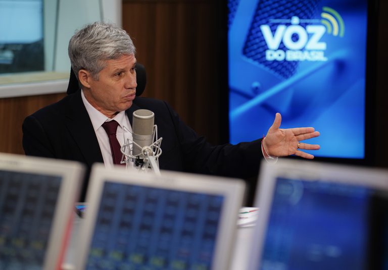 A Voz do Brasil detalha a queda no preço dos alimentos nesta quarta-feira